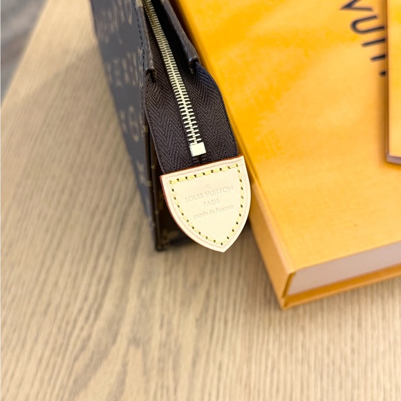 LOUIS VUITTON 2024 Monogram Canvas Toiletry Pouch 19 - Picture 7 of 13